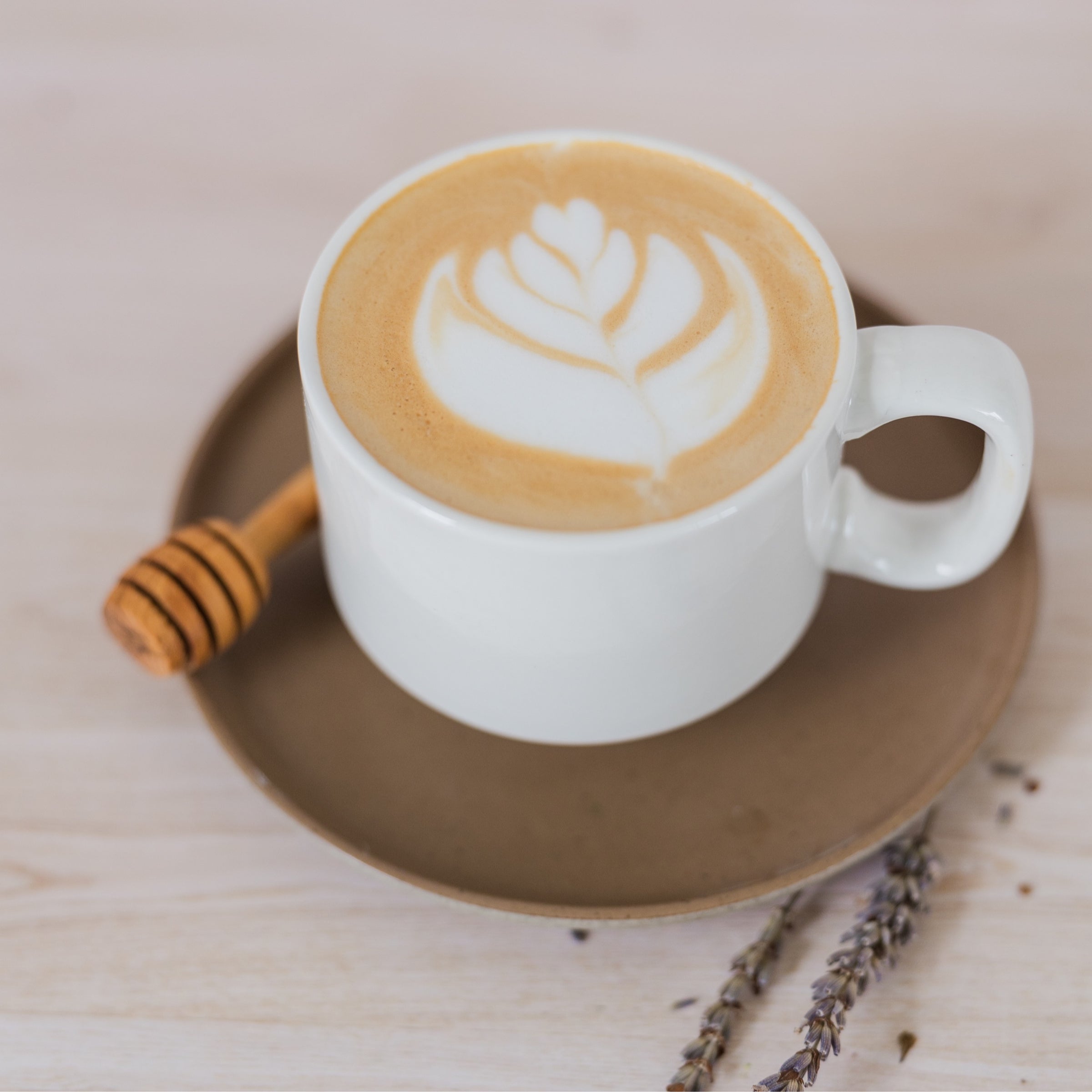 安西かな「Honey Latte」 Recipe Sweet Honey Latte - JURA Japan